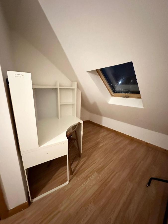 Relaxing Room In Spacious House لندن المظهر الخارجي الصورة